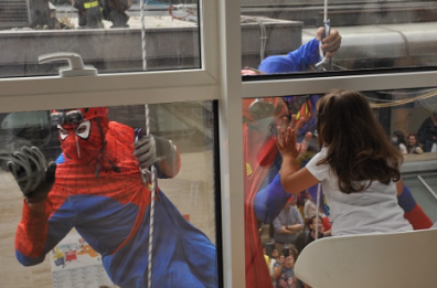 Sui tetti dell'ospedale di Taranto arrivano i supereroi per bimbi malati