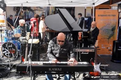 Bari, torna «Un pianoforte per strada» con il viceministro Sisto 