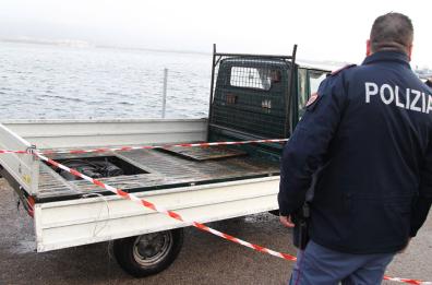 Taranto, in mare con motocarro: uomo muore annegato