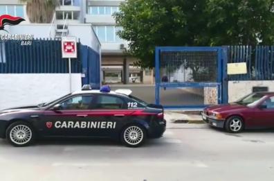 Monopoli, arrestato bullo 15enne
«Minacce e spaccio di droga a scuola»