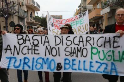 Discarica di Grottaglie, marcia 
dei sindaci contro ampliamento