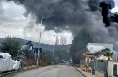 Incendio in capannone di pvc 
a Miglionico, nel Materano