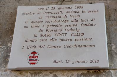 Calcio, la festa per i 110 anni 
del Bari: targa dove inizi&ograve; tutto