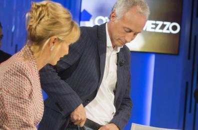 La strana idea
di chiedere la tessera
agli intervistatori