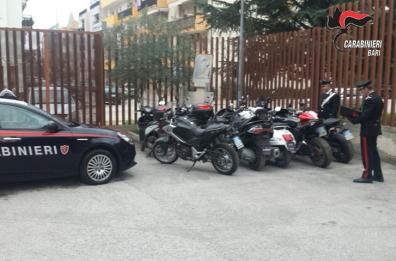 Terlizzi, trovato un garage
colmo di moto rubate
Denunciato il proprietario