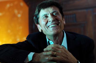 Gianni Morandi nuovo ambasciatore del fischietto di terracotta? L'idea del sindaco di Rutigliano