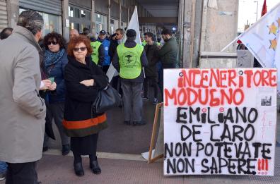 Inceneritore a Modugno
protesta davanti a Regione