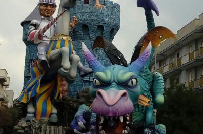 Carnevale, gli «eroi»
sfilano a Putignano