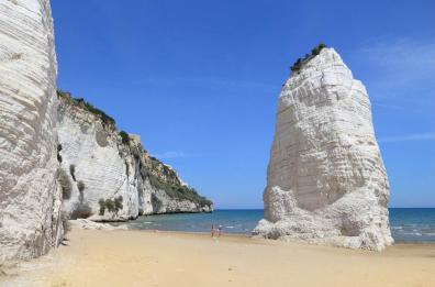 Ragazzina morta in mare: a Vieste luminarie spente per lutto