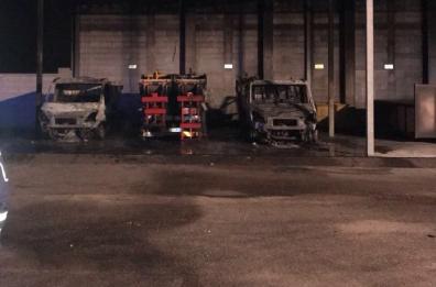 Sandonaci, a fuoco tre mezzi
dell'azienda dei rifiuti