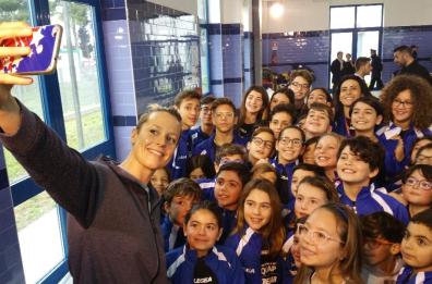 La Pellegrini a Calimera
Selfie a raffica
con i tanti piccoli fan