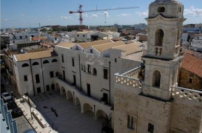 Incuria, rischi e lavori, sequestato
Palazzo Ducale a Casamassima