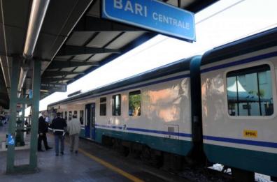 Bari, uomo ucciso nei pressi della stazione: fermato presunto omicida 24enne. «Volevo tagliargli la testa»