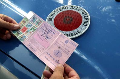 Patenti con certificati falsi: in 15 finiscono a processo a Bari
