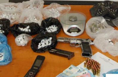 Bitonto, nel covo della mala 
cocaina e pistola: spacciatore
preso dopo fuga sui tetti 