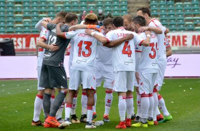 Bari ferma la capolista
Frosinone al San Nicola