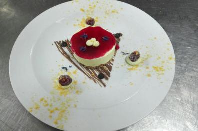 Mousse di ricotta nostrana alla marmellata rossa