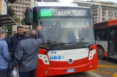 Follie per Halloween a Bari: controlli speciali sui bus. Ecco le linee nel mirino