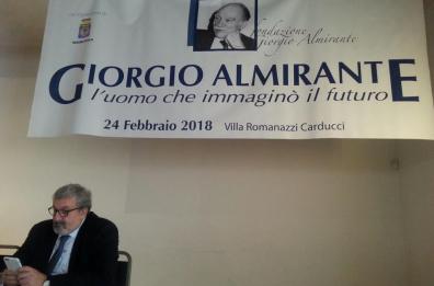 Emiliano «celebra» Almirante
e respinge attacchi da sinistra