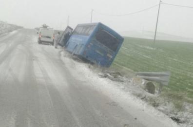 Gelo, scuole chiuse e caos treni
Aerei, cancellati undici voli
Decaro: a Bari si fa lezione