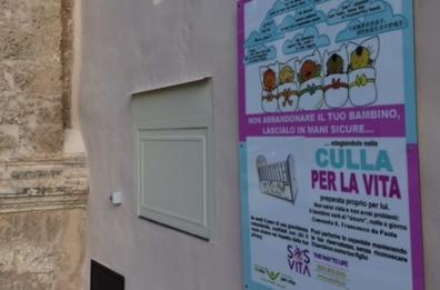 Monopoli, la «ruota» 
dei Padri francescani 
accoglie il primo neonato