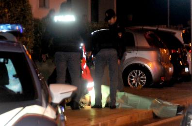 Pregiudicato ucciso in agguato 
nel quartiere Catino a Bari
Picchiata la cognata con bastone 