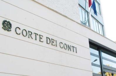 Bufera su consiglieri grillini
«Sui contratti date truccate»