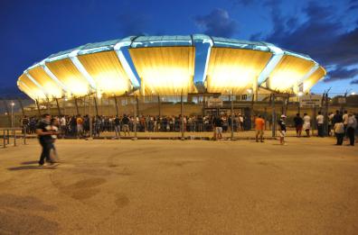 Allo stadio o al cinema mai più vicini vicini