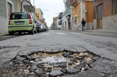 Una vita tra le buche
Strade colabrodo a Bari
Triste realtà in 40 scatti