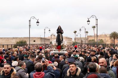 La processione dell'Addolorata 
che torna a San Domenico