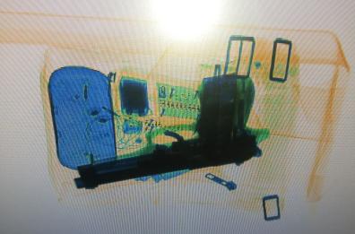 Pistole, coltelli e cazzottiere scoperti in tribunale a Taranto grazie al metal detector
