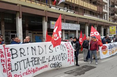 Consiglio Puglia
in 200 manifestano
per sanità e lavoro