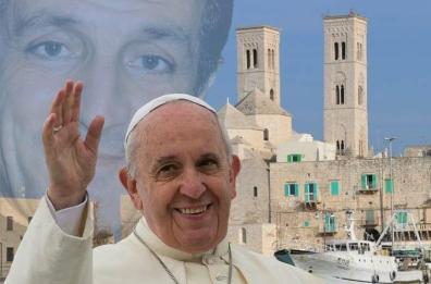 Papa a Molfetta, in dono opere
di concorso artistico Diocesi