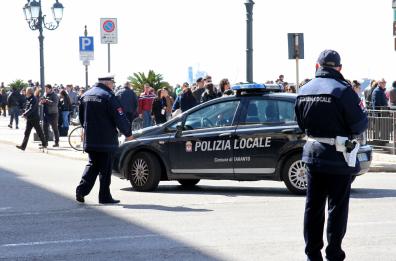 Vigili sino a mezzanotte
il comandante ci prova