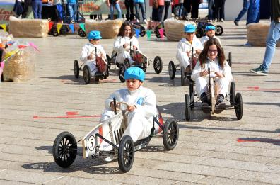 Bari, il mini gran Premio
e sfilata di auto d'epoca