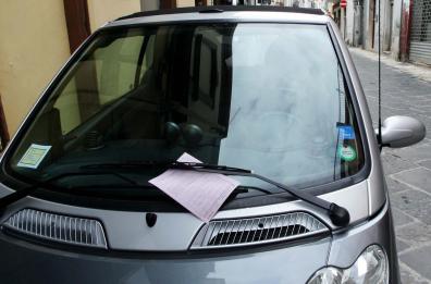 Barletta, «Io, multata sulle strisce blu fantasma di via Gabbiani»