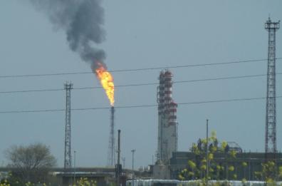 Incidente al Petrolchimico di Brindisi, ustionati due operai: uno è in codice rosso