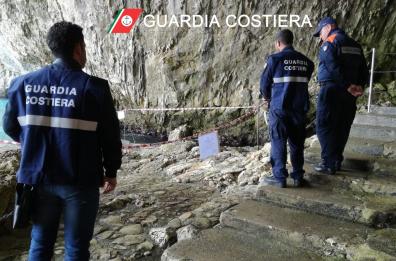 Sfregiata la Zinzulusa, sequestrate opere abusive. Vicesindaco: «La grotta è visitabile»