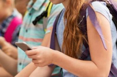 Padre le toglie cellulare
12enne si taglia il polso