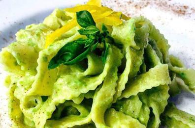 Tagliatelle di semola con crema di fave novelle e ricotta al profumo di limone