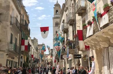 Altamura si tuffa nel Medioevo oggi «torna» l’imperatore Federico