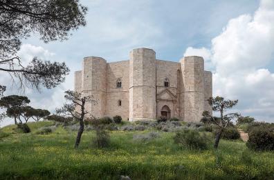 Antenna Iliad vicino a Castel del Monte, sì del Tar al progetto
