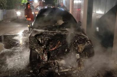 Rogo di auto nella notte a Taranto, indagano i carabinieri