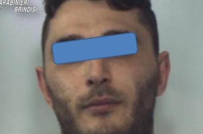 Latiano, evade due volte
per importunare due «ex»