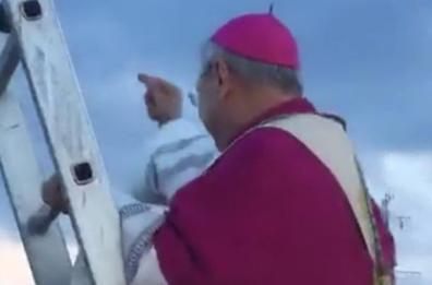 Festa San Cataldo, vescovo 
Taranto lancia anello in mare
in ricordo del miracolo