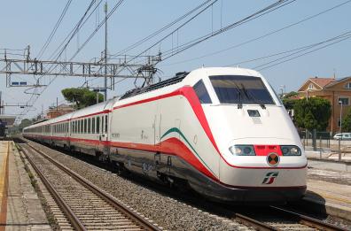 Molesta ragazza su treno Milano-Bari: denunciato 60enne lucano