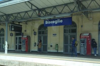 Bisceglie, 65enne muore
travolto dal treno: forse suicidio