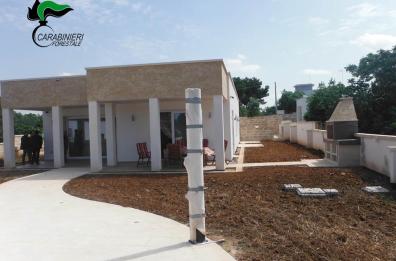 Racale, villa abusiva con piscina costruita in zona vincolata