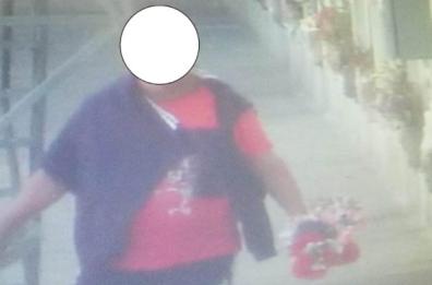 Fermato dalla polizia locale il vandalo che sfregiava la lapide del comandante Marzulli