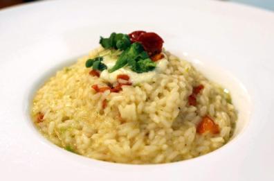 Il risotto con cime di rapa, pomodori secchi e stracciatella
